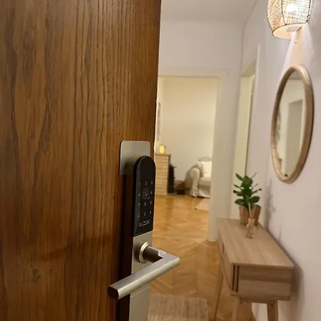 Stylish In The Center Apartment