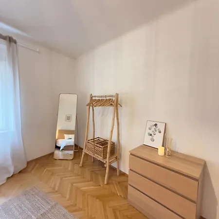 Stylish In The Center Apartment *